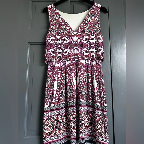 Vince Camuto - Elegant Multicolor Patterned Dress
 Size 8 - Picture 4 of 7